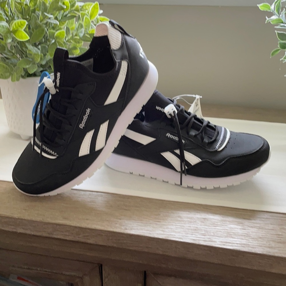 Women’s Reebok Classic Size 7